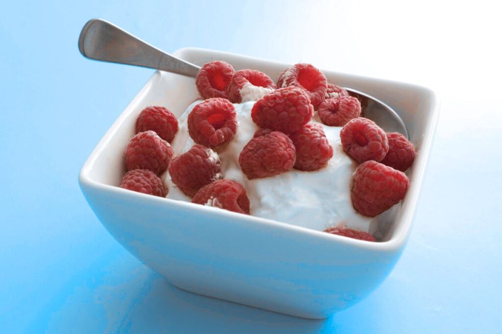 Jogurt zawiera naturalne probiotyki