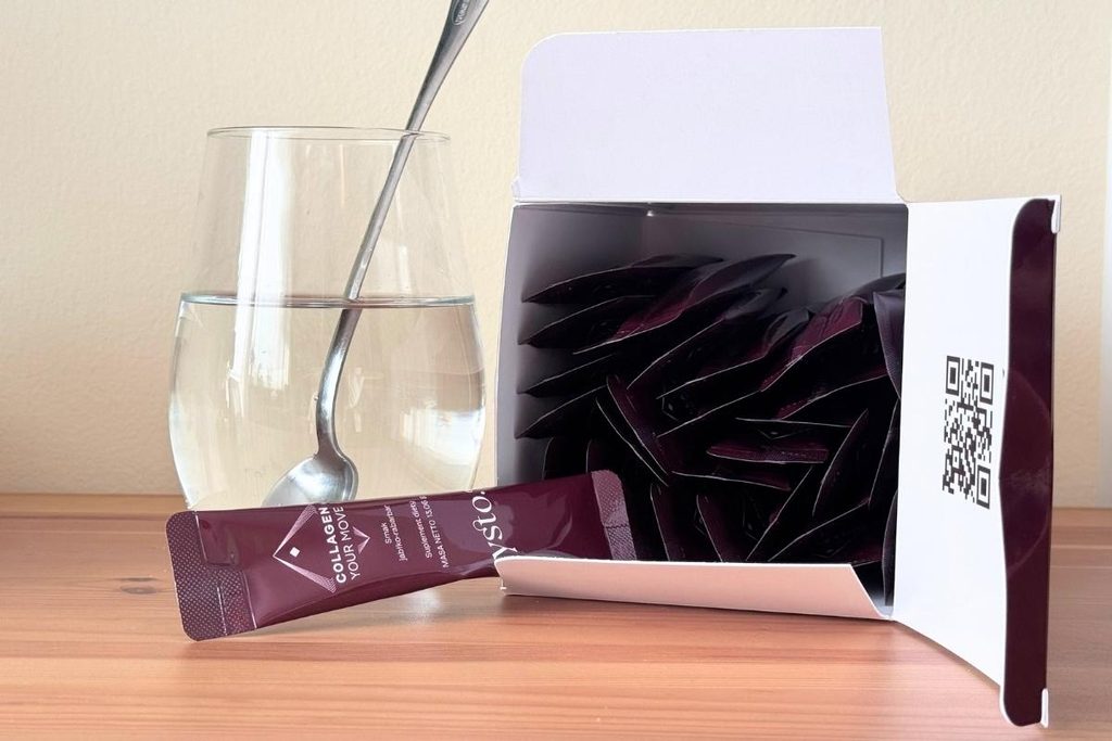 Zdjęcie przedstawia otwarte opakowanie Ysto Collagen Your Move z saszetkami w środku